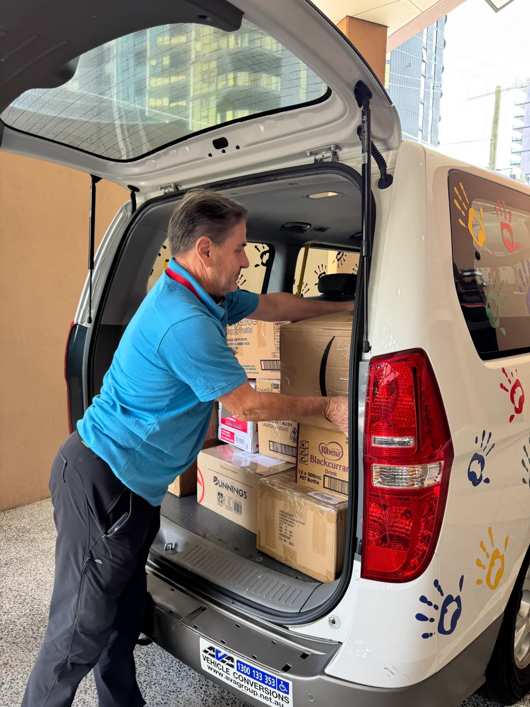 helping-hands-on-the-road-2